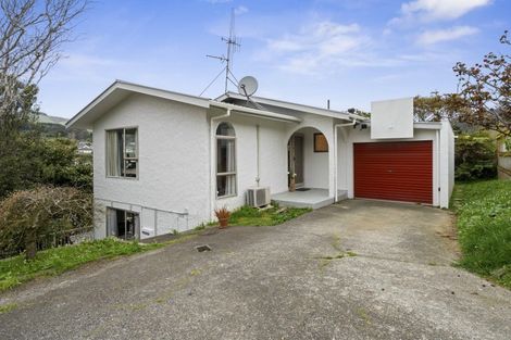 Photo of property in 15a Kereru Bend, Tawa, Wellington, 5028