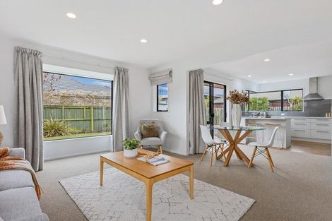 Photo of property in 2/14 Farquhars Road, Redwood, Christchurch, 8051