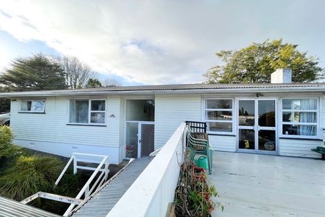 Photo of property in 48 Valley View Road, Glenfield, Auckland, 0629