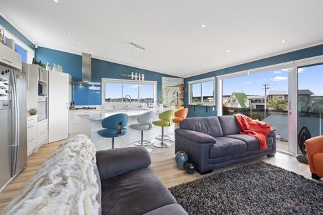 Photo of property in 18 Robbie Street, Foxton Beach, Foxton, 4815