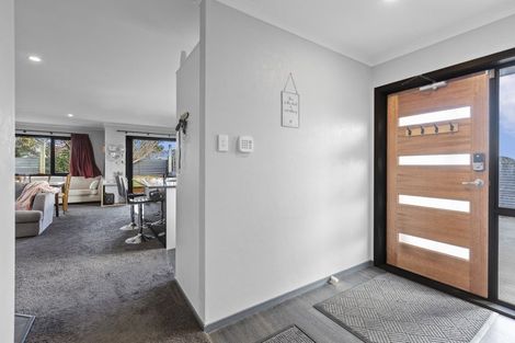 Photo of property in 15a Carthew Street, Okato, 4335