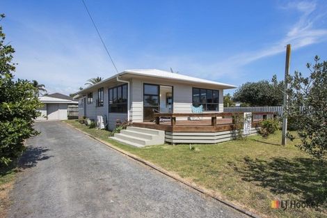Photo of property in 19 Roretana Drive, Athenree, Katikati, 3177