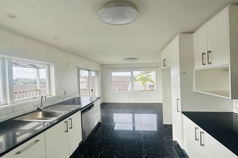 Photo of property in 1/54 Target Road, Totara Vale, Auckland, 0629