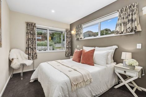 Photo of property in 16a Lincoln Avenue, Tawa, Wellington, 5028