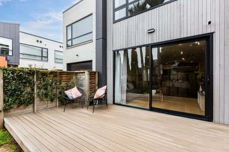 Photo of property in 1b Wai-iti Crescent, Woburn, Lower Hutt, 5010