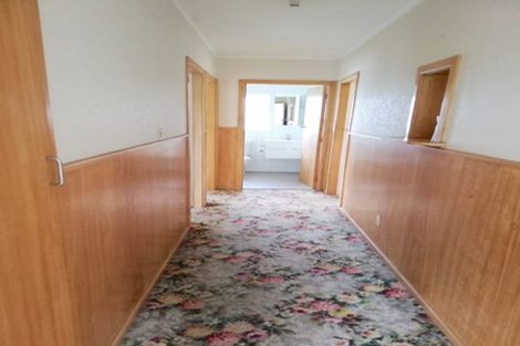 Photo of property in 22 Lowtherhurst Road, Massey, Auckland, 0614