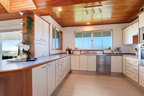 Photo of property in 60 Lee Road, Hannahs Bay, Rotorua, 3010