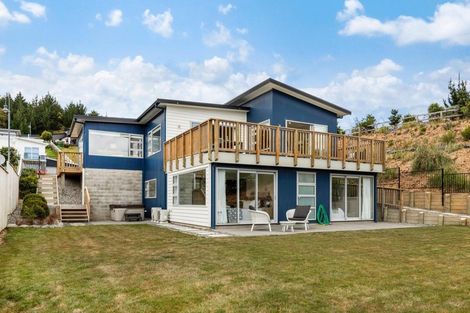 Photo of property in 20 Madeira Close, Whitby, Porirua, 5024