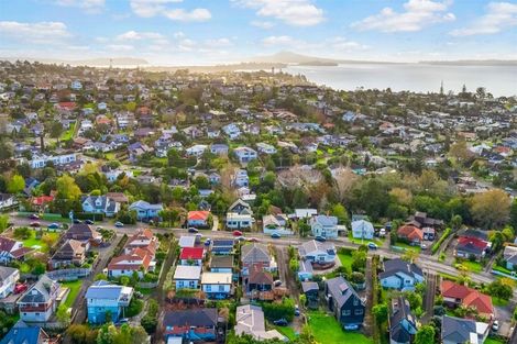 Photo of property in 1/53 Uxbridge Road, Mellons Bay, Auckland, 2014