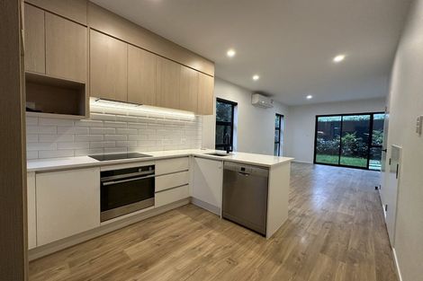 Photo of property in 7/89 Beach Road, Te Atatu Peninsula, 0610
