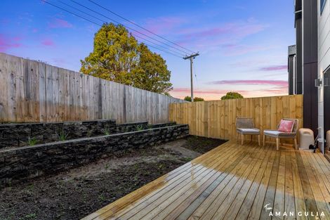 Photo of property in 26-28 Pomaria Road, Henderson, Auckland, 0610