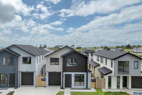 Photo of property in 22 Korowhiti Road, Clarks Beach, 2122