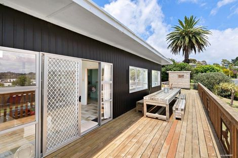 Photo of property in 1 Moera Place, Stanmore Bay, Whangaparaoa, 0932