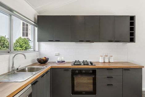 Photo of property in 2/24 Hastings Parade, Devonport, Auckland, 0624