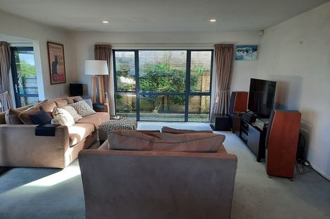 Photo of property in 8 Forbes Lane, Newlands, Wellington, 6037