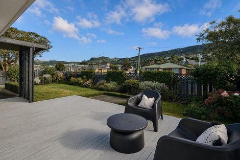 Photo of property in 3 Surrey Street, Tawa, Wellington, 5028