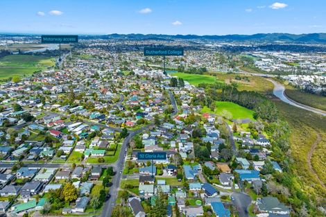 Photo of property in 92 Gloria Avenue, Te Atatu Peninsula, Auckland, 0610