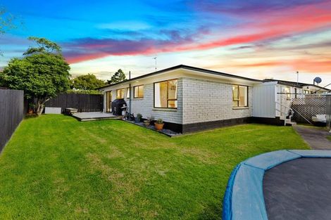 Photo of property in 2/53 Taioma Crescent, Te Atatu Peninsula, Auckland, 0610