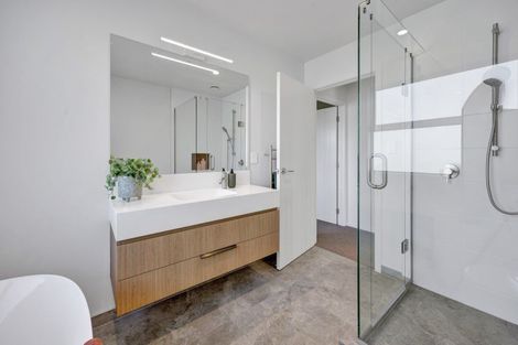 Photo of property in 10 Eliot Street, New Plymouth, 4310