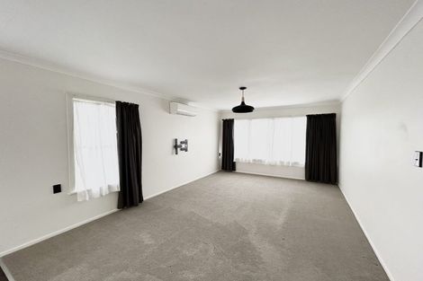 Photo of property in 32 Queenwood Road, Levin, 5510