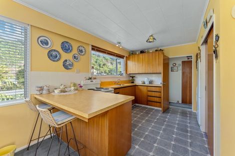 Photo of property in 4 Lincoln Grove, Wainuiomata, Lower Hutt, 5014