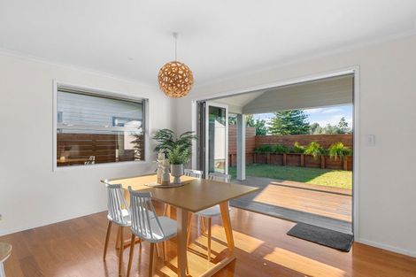 Photo of property in 33 Karoro Road, One Tree Point, 0118