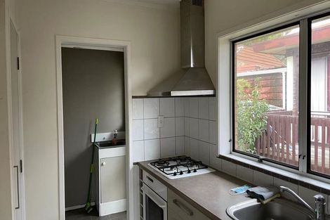 Photo of property in 1/309 Wairau Road, Totara Vale, Auckland, 0627