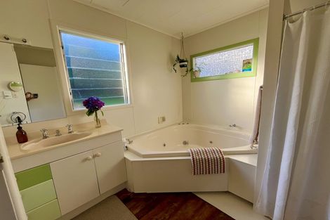 Photo of property in 9 Lismore Street, Strandon, New Plymouth, 4312