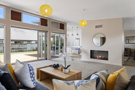 Photo of property in 92 Saint James Drive, Huntington, Hamilton, 3210