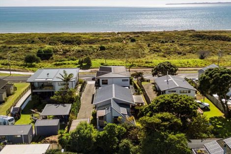Photo of property in 988 Papamoa Beach Road, Papamoa Beach, Papamoa, 3118