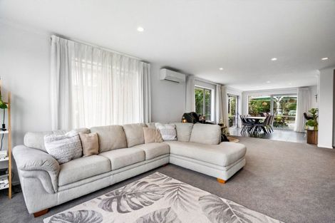 Photo of property in 25 Waitemata Drive, One Tree Point, 0118