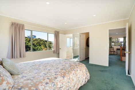 Photo of property in 18 Amesbury Drive, Churton Park, Wellington, 6037