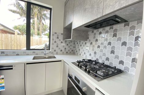 Photo of property in 42 Lavelle Road, Henderson, Auckland, 0612