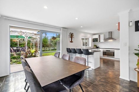 Photo of property in 25 Waitemata Drive, One Tree Point, 0118
