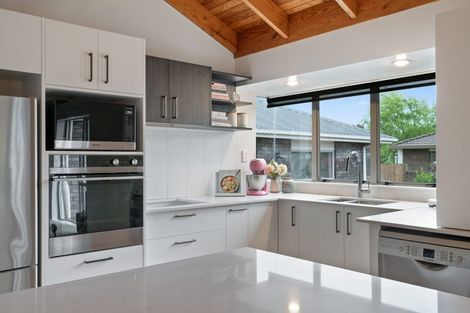 Photo of property in 8 Rarahu Place, The Gardens, Auckland, 2105