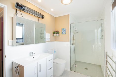 Photo of property in 1 Wincanton Place, Awapuni, Palmerston North, 4412