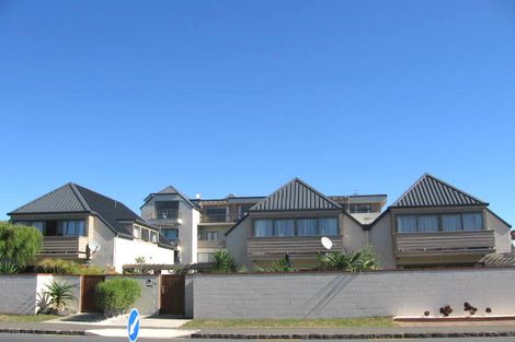Photo of property in 2/42 Kitchener Road, Milford, Auckland, 0620