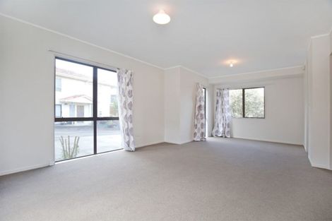 Photo of property in 10 Frosses Place, Massey, Auckland, 0614
