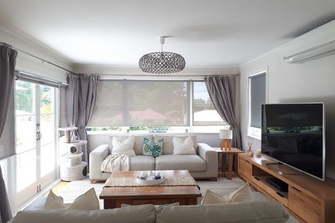 Photo of property in 15 Lowtherhurst Road, Massey, Auckland, 0614