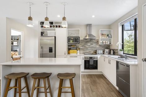 Photo of property in 112 Grand Drive, Orewa, 0931