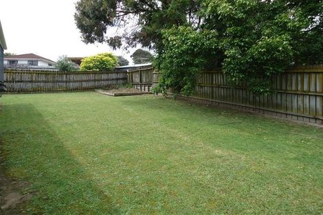 Photo of property in 17 Sabana Place, Unsworth Heights, Auckland, 0632