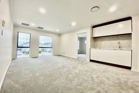 Photo of property in 5 Cloonlyon Drive, Flat Bush, Auckland, 2019