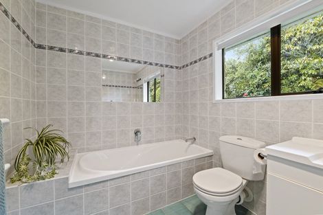 Photo of property in 16 Freeth Drive, Ridgewood, New Plymouth, 4371