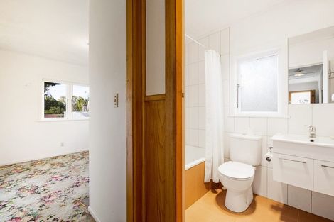 Photo of property in 22 Lowtherhurst Road, Massey, Auckland, 0614