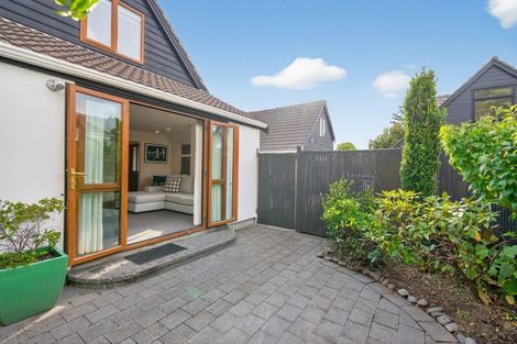 Photo of property in 2/130 Muritai Road, Eastbourne, Lower Hutt, 5013