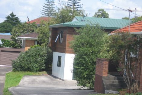 Photo of property in 2/10 Belmont Terrace, Milford, Auckland, 0620