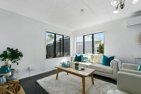 Photo of property in 39 Meadowvale Rise, Titirangi, Auckland, 0604