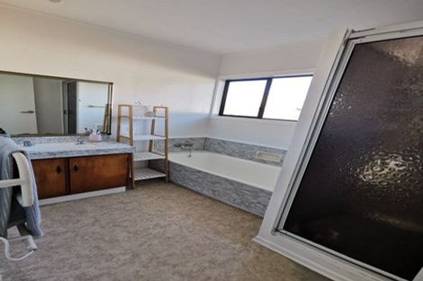 Photo of property in 42 Edgecombe Street, Newlands, Wellington, 6037