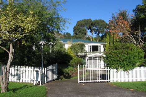 Photo of property in 10 Bridge Avenue, Te Atatu South, Auckland, 0610