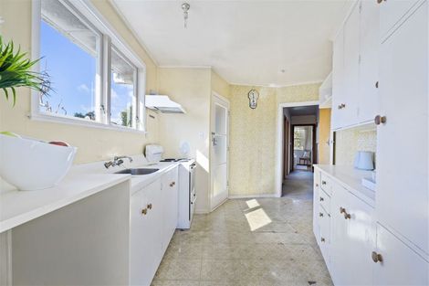 Photo of property in 19 Paramu Avenue, Birkdale, Auckland, 0626
